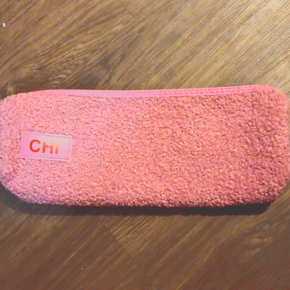 NWOT Chi Pink Travel Bag